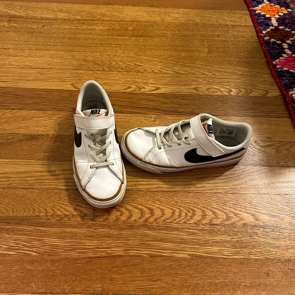 Nike kids shoes, size US 3Y, EUR 35